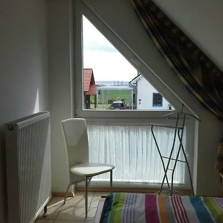Ferienhaus Ostseeblick 1und2 度假居 萨斯尼茨