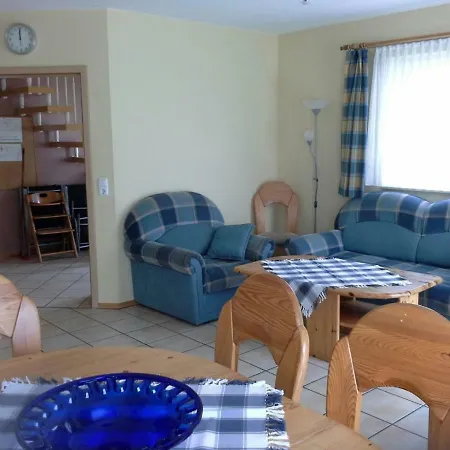 Ferienhaus Ostseeblick 1und2 度假居 萨斯尼茨