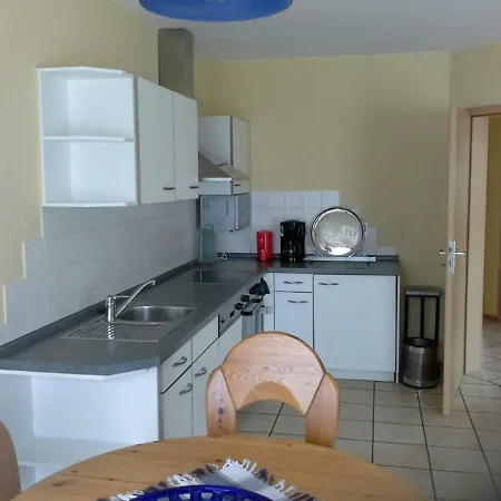度假居 Ferienhaus Ostseeblick 1und2 萨斯尼茨